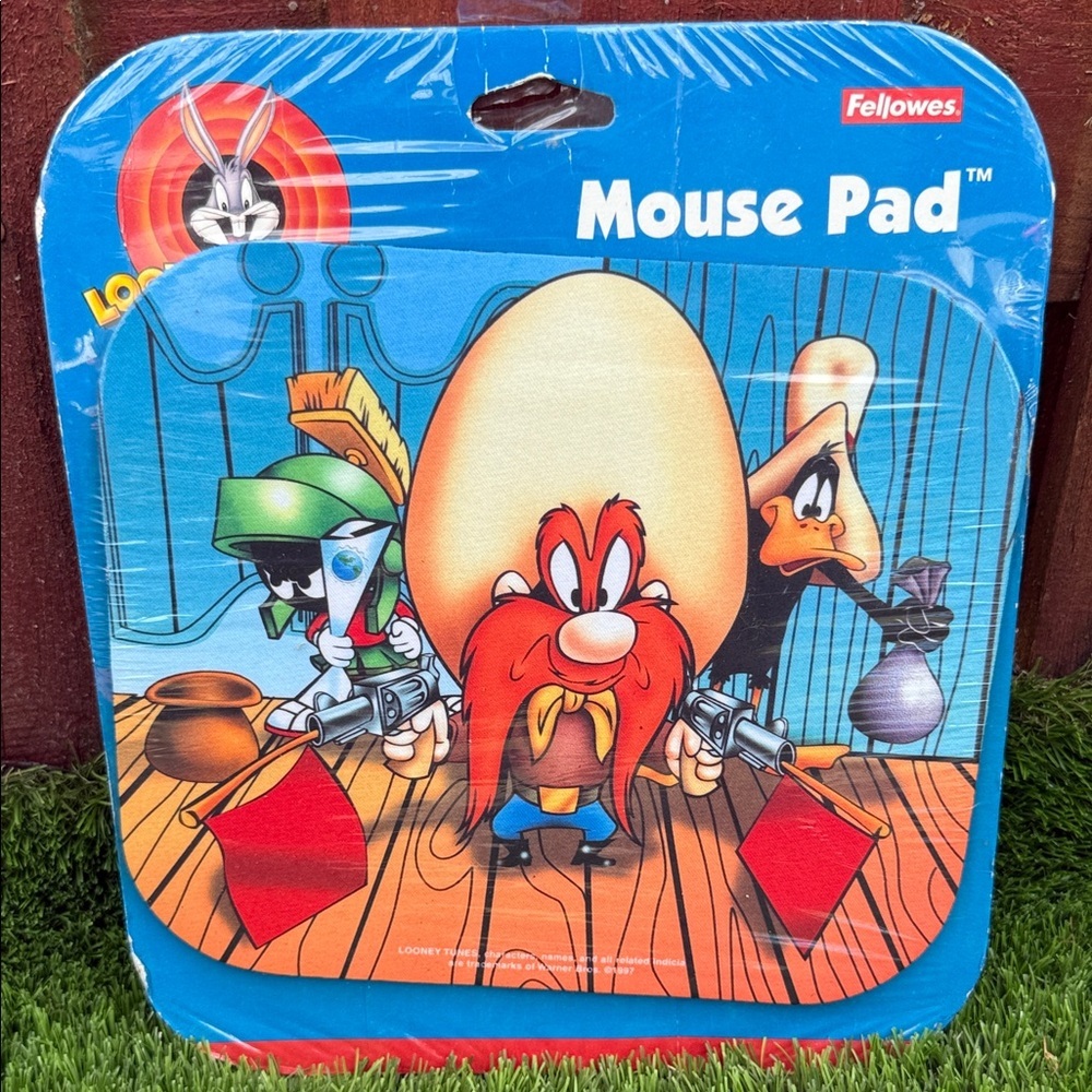Looney Tunes Mouse Pad - Colorful Cartoon Design